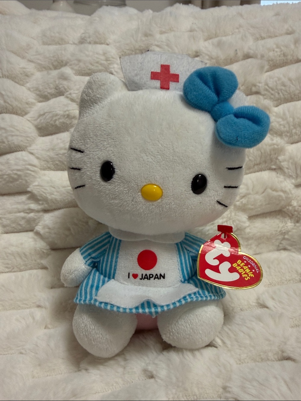 NWT 2011 TY Beanie Baby - Sanrio Hello Kitty I Love Japan Red Cross 7''